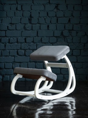 Балансирующий коленный стул Конёк Горбунёк (Белый) в Лесном - lesnoy.mebel-74.com | фото